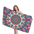 Mikrofaser-Strandtuch mit blauem und orangefarbenem Mandala-Muster für den Urlaub - Blau Rot Und Rosa Mandala (15) / 150x75cm