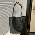Borsa tote nera minimalista con rilievo coccodrillo per donna, elegante borsa a spalla - Nero