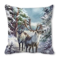 Fodera per cuscino natalizio con renne e foresta invernale in morbido tessuto pelle di pesca - 45*45cm / Stile Due Renne nella Foresta di Cedri Innevata (35)