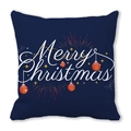 Détail de l'inscription Merry Christmas sur une taie d'oreiller bleu marine en peau de pêche - Modèle de Pendentif Pentagramme et Boule Colorée sur Fond Bleu Foncé (36) / 45x45cm
