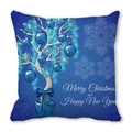 Housse de coussin sapin de Noël bleu avec texte Merry Christmas et Happy New Year - Modèle d'Arbre de Noël avec Flocons de Neige Bleus sur Fond Bleu Foncé (9) / 45x45cm