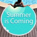 Telo mare rotondo blu con scritta Summer is Coming e frange bianche in piscina - Stile Blu Summer is Coming (9)