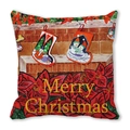 Detailansicht eines Kissenbezugs mit Kaminmotiv und Merry Christmas Weihnachtsdruck - Kamin Schneemann Socken Stil (29)