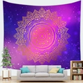 Détail d'une tapisserie mandala avec motifs dorés sur un fond de galaxie violette - 150x100cm (Peau de pêche) / Ciel Étoilé Mandala Doré (1)