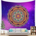 Detail van sterrenstelsel mandala wandkleed hangend boven een bank in een woonkamerdecor - Verloop Boheems (9)