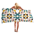 Mandala-Strandtuch mit geometrischem Muster in Ingwergelb und Cyan für den Urlaub - Retro Ethno-Mandala-Stil (7)