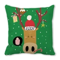 Gros plan d'un imprimé renne de Noël sur une housse de coussin carrée en tissu doux - 45x45cm / Renne sur Fond Vert (34)