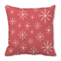 Dettaglio dei motivi a fiocco di neve su federa natalizia in rosso brillante - 45x45 cm / Stile 26 - Fiocchi di Neve Disegnati a Mano Rosso Bianco