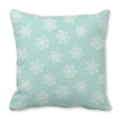 Dettaglio della federa natalizia verde menta con stampa a fiocchi di neve bianchi - 45x45 cm / Stile 32 - Fiocchi di Neve Bianchi Verde Menta