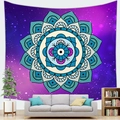 Mandala Wandteppich mit petrolfarbenen Mustern und lila Sternenhimmel Hintergrund - Blaugrünes Geometrisches Mandala (9)