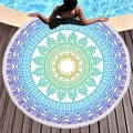 Asciugamano da spiaggia rotondo mandala con nappe su un ponte di legno a bordo piscina - Stile Mandala Sfumato Verde Blu Viola (9)