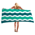 Grün-weiß gemustertes Strandtuch aus dickem, saugfähigem Mikrofasergewebe für Urlaub - 150x75cm / Dreifarbiges Wellen Stil (9)