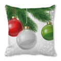Detalle de funda de cojín navideño con adornos festivos sobre tela de piel de melocotón blanca - Base Blanca Estampado de Bolas Roja Plata Verde (28)