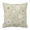 Fodera per cuscino natalizio con stampa di fiocchi di neve su tessuto pelle di pesca beige - 45x45 cm / Stile 19 - Fiocchi di Neve All-Over Beige