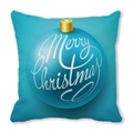 Funda de cojín navideña azul con motivo de bola decorativa y texto Merry Christmas - Base Verde Azulado Estampado de Bolas Azules (13)
