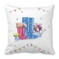 Détail de l'illustration aquarelle de bottes et motifs de jardin sur taie en peau de pêche - Style Illustration Bottes de Pluie Pastorales
