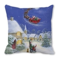 Detalle de funda de cojín navideño con Papá Noel volando sobre un pueblo nevado - Estilo Trineo de Papá Noel (1)