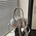 Silberne Metallic-Schalentasche mit süßer Schleifenprägung und Spitzenband - Silber