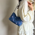 Borsa tote in denim blu con ricami floreali e scritta Creative Cat in evidenza - Blu scuro