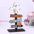 Halloween-Tischdeko aus Holz in Baumform mit Geist-Motiv und Haunted Hwy Wegweisern - Geist-Stil (HAUNTED HWY)