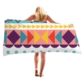 Buntes Strandtuch mit geometrischen Mustern und lebhaften Dreieck-Motiven - 150x75 / Bunt Geometrisch (10)