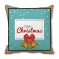 Detail van kerstkussensloop met Merry Christmas tekst, bellen en rode strik print - Lichtblauwe Kerstklokken (3)