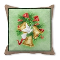 Detailweergave van de kerstkussensloop met gouden bellen en feestelijke kerstprint op stof - Liefde Vrede Duiven (4)