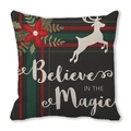 Detalle del estampado Believe in the Magic en funda de cojín navideño de ciervo - Reno Base Negra Believe in the Magic (25)