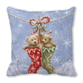 Housse de coussin Noël avec oursons dans des chaussettes rouges et vertes sur neige bleue - Style Ours en Peluche et Chaussettes de Noël