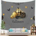 Detalle de tapiz de Halloween con calabazas y murciélagos colgado sobre un sofá - Estilo Telaraña (3)