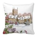 Détail de la housse de coussin de Noël avec village sous la neige et baies de houx - Boîte aux Lettres Village d'Hiver (18)