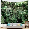 Detalle de un tapiz con estampado de bosque colgado sobre un sofá en un salón moderno - 100X70 / Piel de Melocotón / Ramas De Pino Densas (7)
