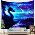 Détail d'une tapisserie de forêt magique avec dragon bleu dans un salon moderne - Tissu Peau de Pêche 100x70cm / Silhouette de Dragon Bleu