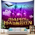 Halloween wandkleed met spookkasteel ontwerp in een modern ingerichte woonkamer - 150x100cm / Perzikhuid Versie / Design B (Paars Kasteel)