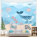 Dettaglio dell'arazzo oceano con balene e coralli in un arredamento accogliente da salotto - Balena Blu e Polpo (6) / 150x100cm (Pelle di pesca)