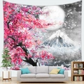 Arazzo giapponese con fiori di ciliegio su una parete bianca sopra un divano grigio - 150x100cm / Notte di luna con ciliegi e montagna innevata (Peach Skin/G246)