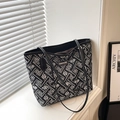 Borsa tote etnica nera con ricami geometrici bianchi e logo Creative Cat applicato - Stile di base / Nero