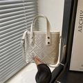 Borsa a tracolla jacquard crema in stile cinese moderno con motivi intrecciati - Bianco