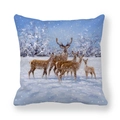 Quadratischer Kissenbezug aus Pfirsichhautsamt mit winterlichem Rentier-Ölgemälde-Motiv - 45x45cm / Hirsche im Ruhigen Schnee (15)
