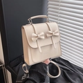 Zaino quadrato chic bianco crema con fiocchi 3D decorativi e scritta di tendenza - Con Ciondolo / Bianco
