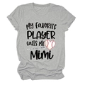 Détail du t-shirt gris à col rond avec imprimé baseball My Favorite Player Calls Me Mimi - Gris Clair (Police Noire)
