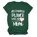 Détail du t-shirt vert foncé chiné avec motif de baseball blanc et lettrage pour Mimi - Vert Rétro (Police Blanche)