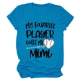 Gros plan d'un t-shirt en coton bleu avec motif baseball My Favorite Player et coeur - Bleu Lac (Police Noire)