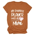 Détail du t-shirt orange rouille avec inscription My Favorite Player calls me Mimi - Orange Brûlé (Police Blanche)