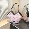Borsa tote rosa a pieghe con stampa a fiocchi neri e apertura a V per uso quotidiano - Con Ciondolo / Rosa e Nero