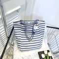 Blauw en wit gestreepte canvas tote bag met magneetsluiting en pluche hanger - Met Hanger / Blauw
