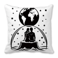 Housse de coussin carrée avec illustration romantique d'un couple dans l'espace - Couple Photographie (1)