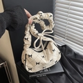 Sac à main chic en velours beige avec broderies nœuds noirs et anse froncée - Blanc