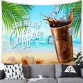 Wandteppich mit Cold Brew Coffee Strandmotiv über einem grauen Sofa im Wohnzimmer - Cold Brew Kaffee Sommer Stil (11)