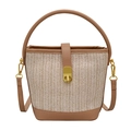 Stroh-Eimertasche in hellem Beige mit braunem Lederbesatz und goldenem Metallverschluss - Khaki